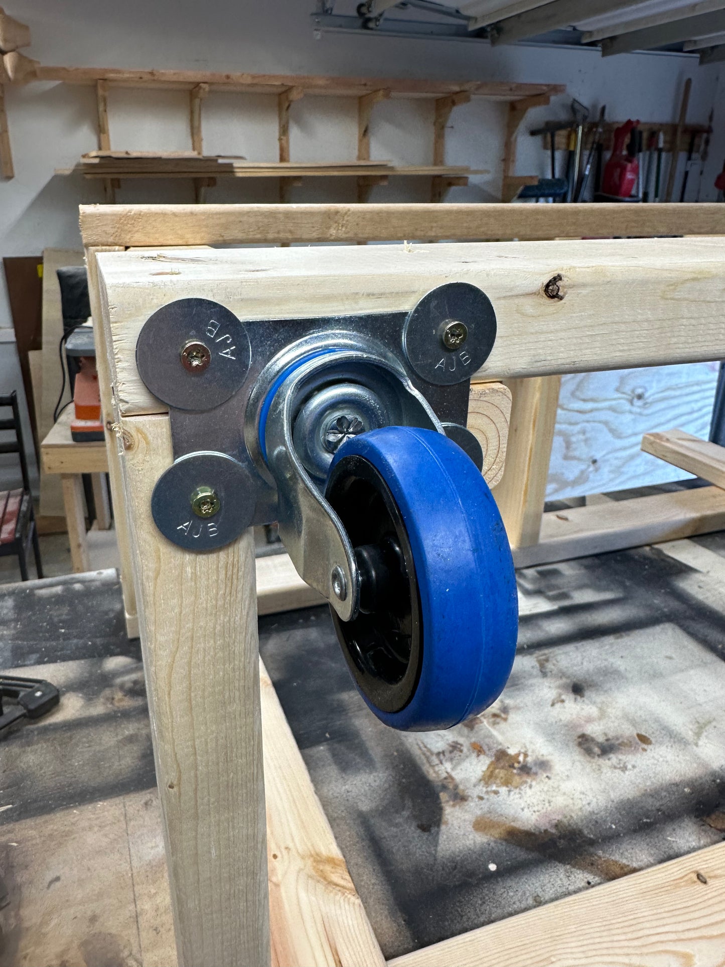 Heavy-Duty Rolling Workbench