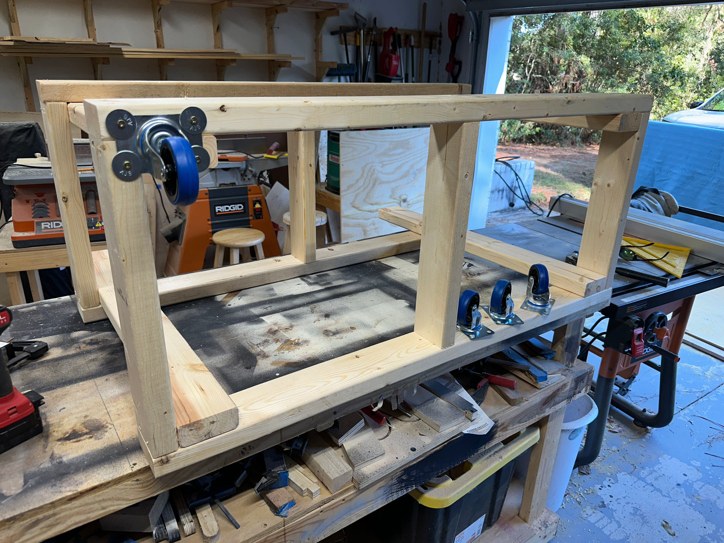 Heavy-Duty Rolling Workbench