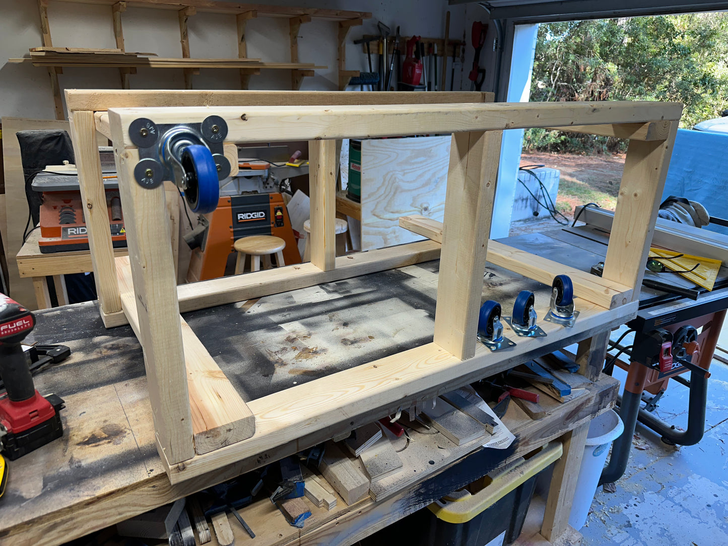 Heavy-Duty Rolling Workbench