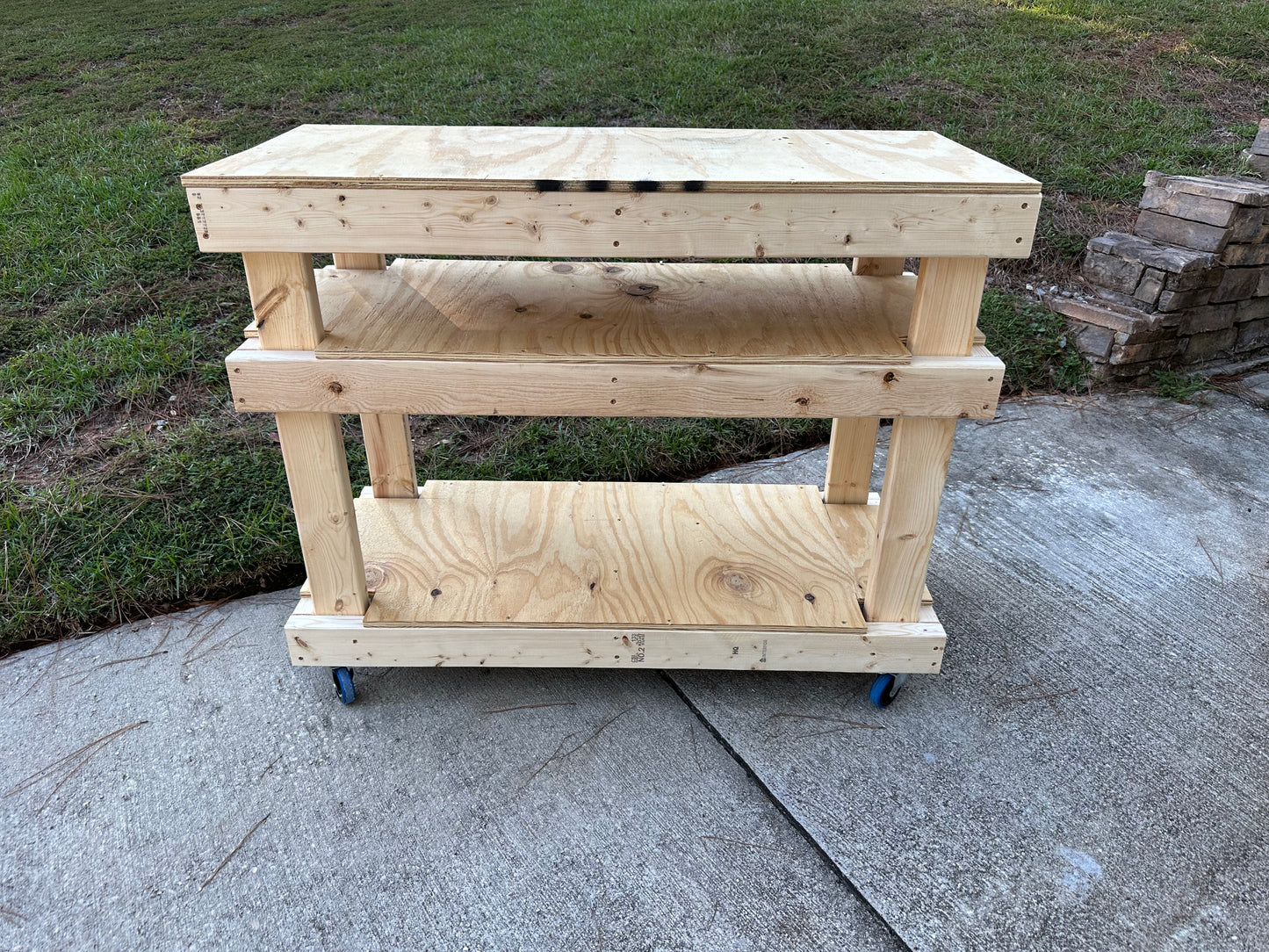 Heavy-Duty Rolling Workbench