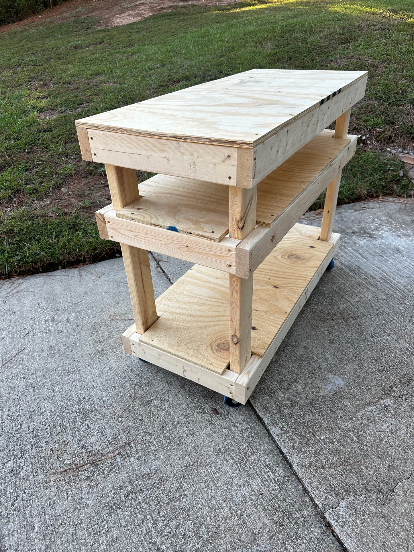 Heavy-Duty Rolling Workbench