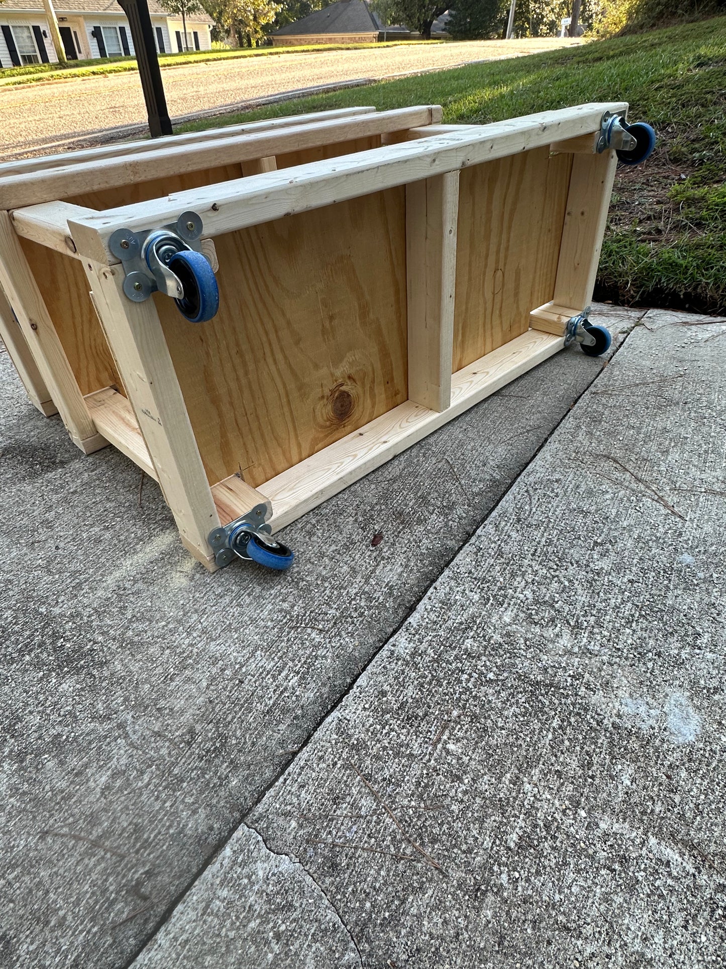 Heavy-Duty Rolling Workbench